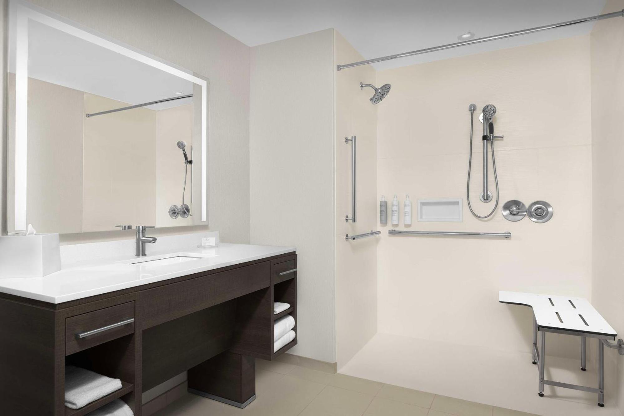 Home2 Suites By Hilton Falls Church Eksteriør billede